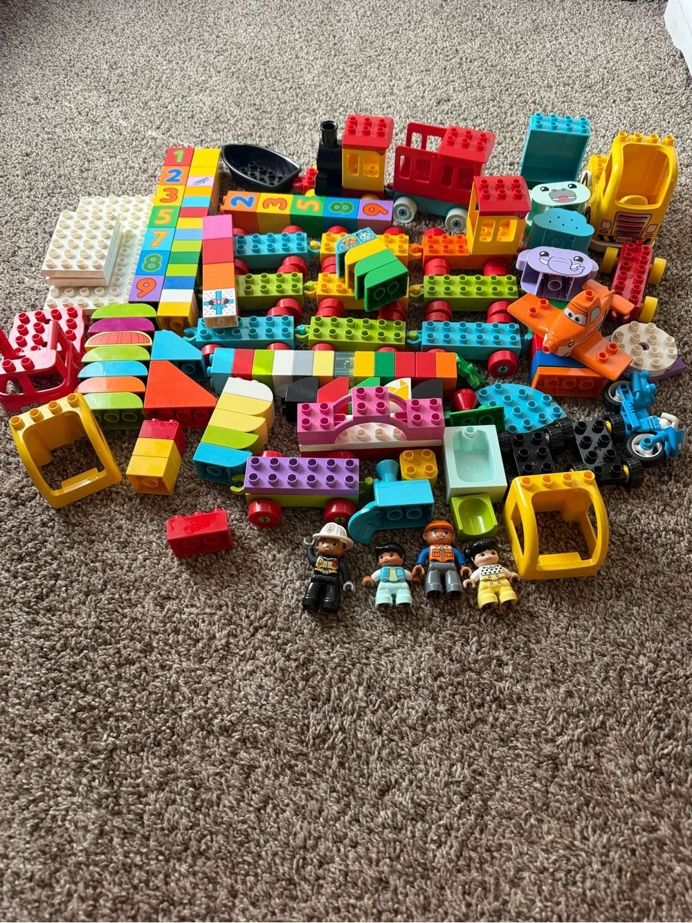 4.5 pounds of a Mixed lot of Duplo blocks with 4 figures boat bike fire truck